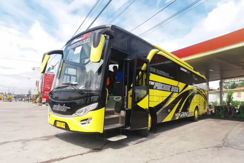 sewa bus pariwisata 50 seat