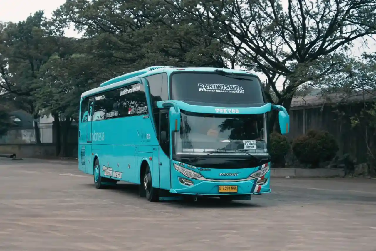 sewa bus pariwisata Jakarta smindo trans
