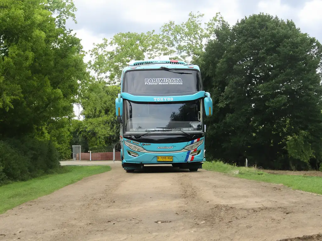 Sewa Bus Pariwisata untuk City Tour Jakarta