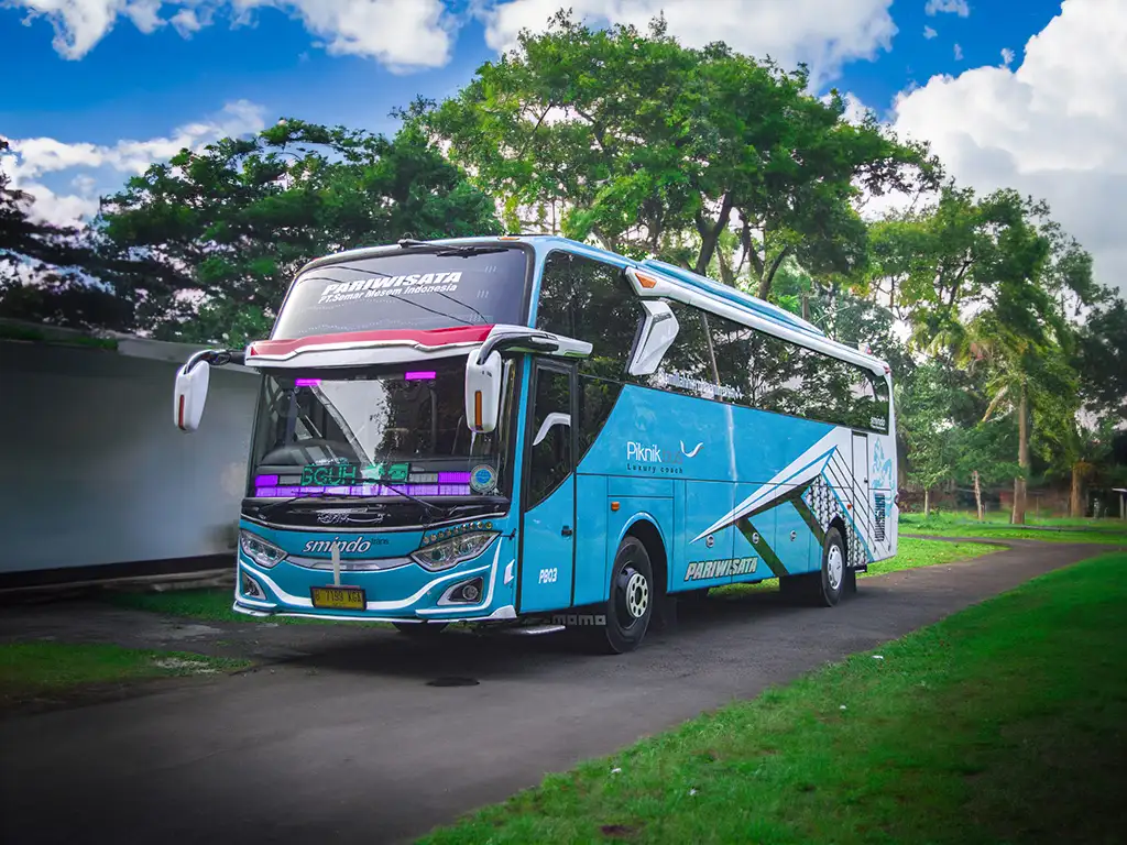 sewa bus pariwisata ke Cimory Dairyland Farm Theme Park Puncak
