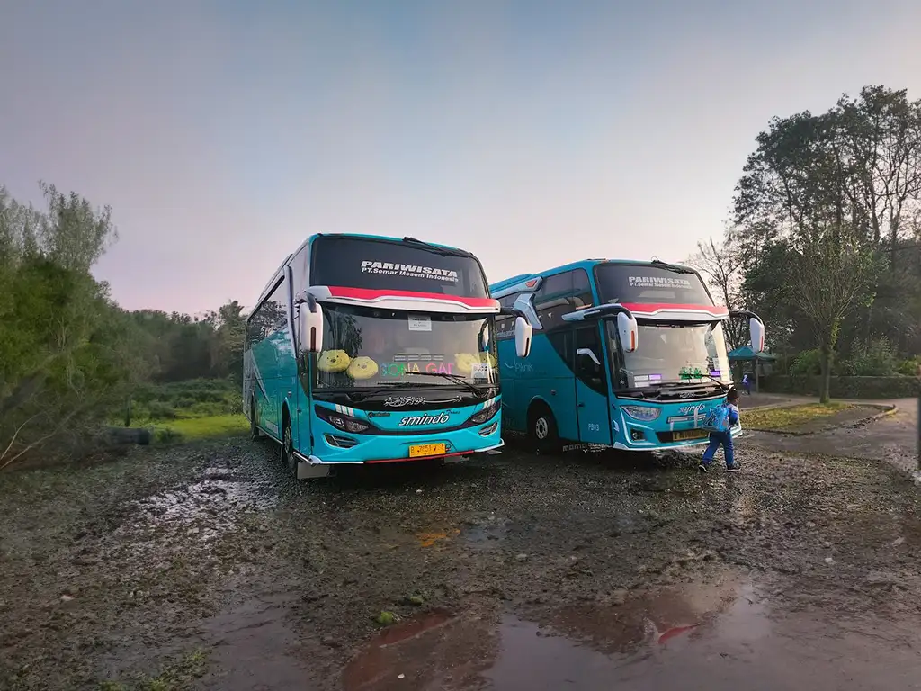 sewa bus pariwisata ke Cisarua