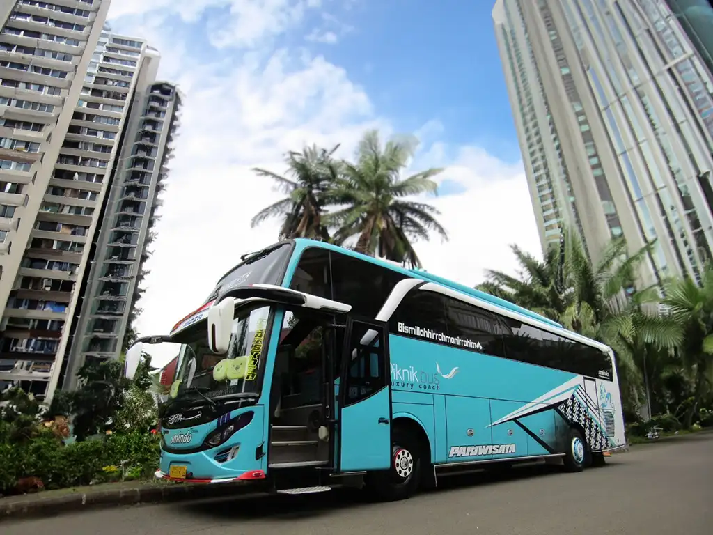 sewa bus pariwisata ke dufan dunia fantasi