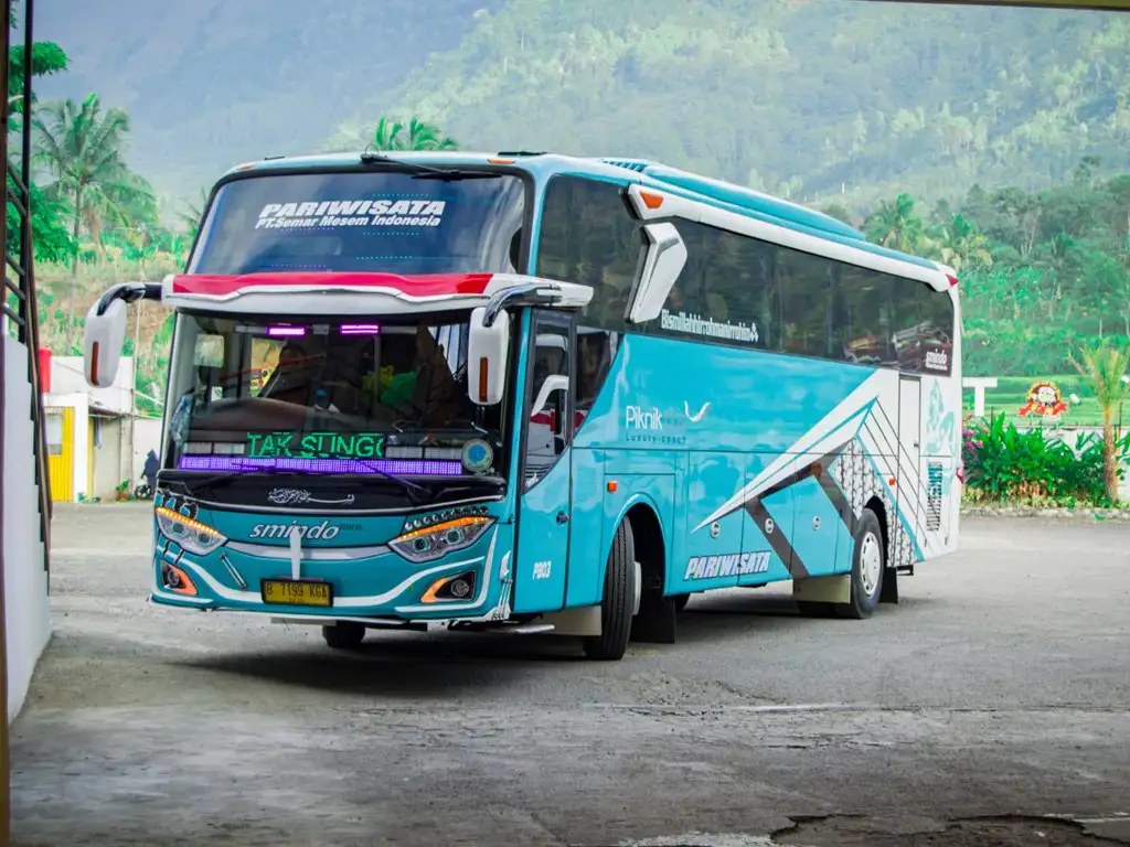 sewa bus pariwisata ke masjid al jabbar
