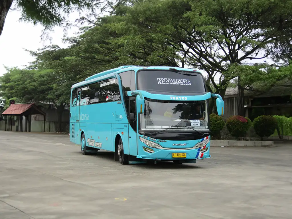 sewa bus pariwisata ke monas smindo trans